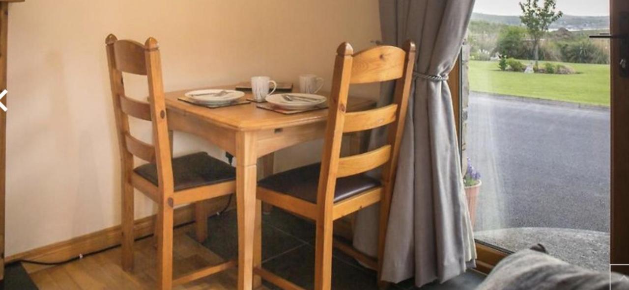 Ocean View Cleggan Apartment ภายนอก รูปภาพ