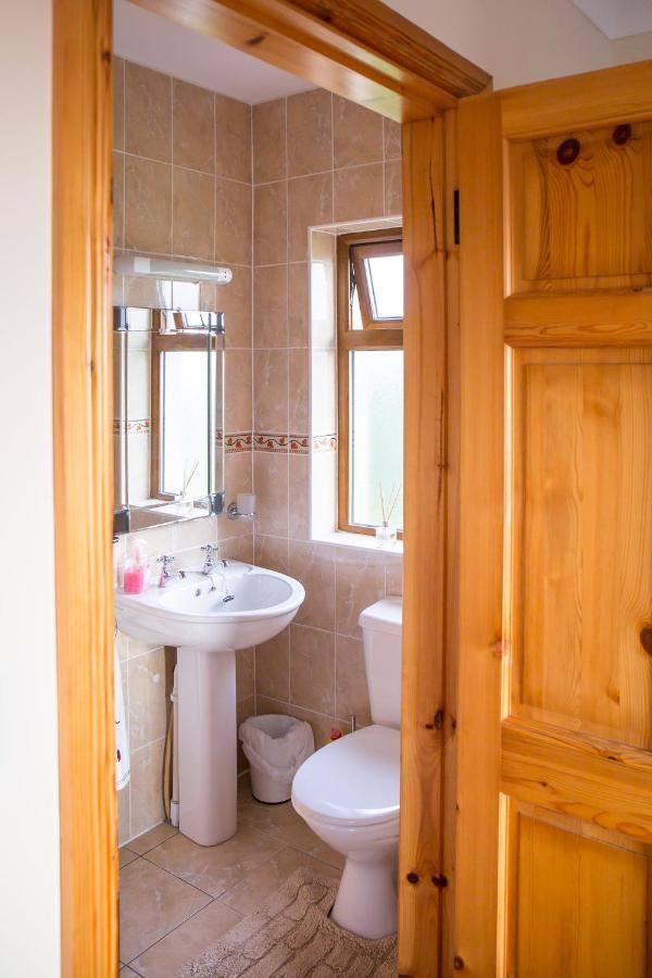 Ocean View Cleggan Apartment ภายนอก รูปภาพ